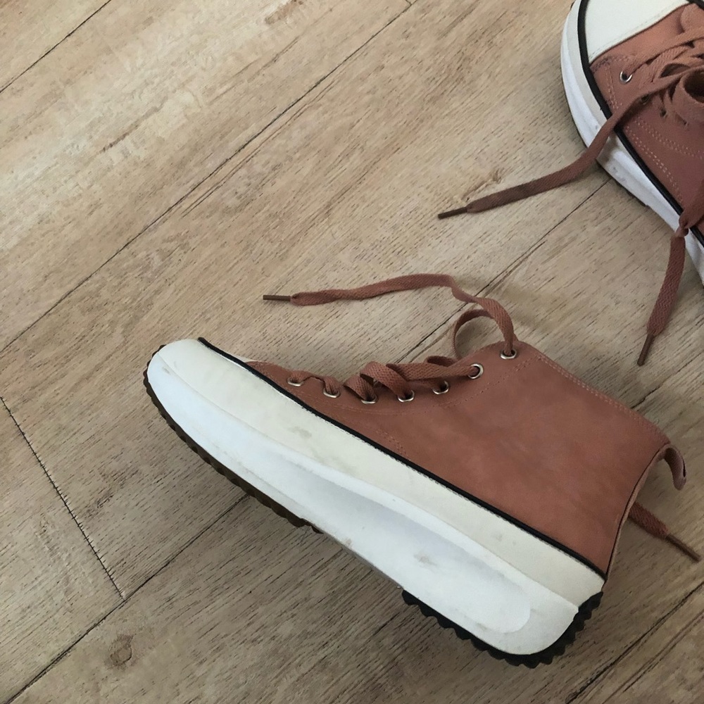 Ankle sneakers